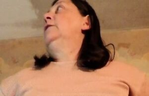 Rentner Fotze aus Zürich lässt sich von jedem Ficken