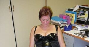 Devote Sexsklavin aus Dortmund Devote MILF aus Dortmund sucht harten BDSM Sex