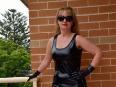 dominante Hausfrau aus München Dominante Hausfrau aus München bringt Sklaven Benehmen bei!