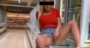 Extreme Pissfotze Extreme Pissfotze liebt es im Supermarkt heimlich zu pinkeln