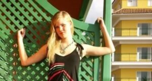 Creampie Teeny sucht ältere Männer Creampie Teeny lässt sich alle Löcher besamen!