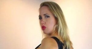 Hobby Domina fickt ihre Sklaven mit dem Strap-on Dildo Mit einem Strap-on Dildo ficke ich deinen Arsch