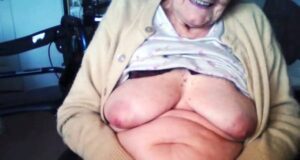 Sexgeile Oma bietet gratis camsex Sexgeile Oma bietet gratis camsex!