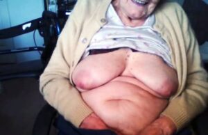 Sexgeile Oma bietet gratis camsex!