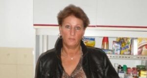 Devote MILF aus Dortmund hart ficken Devote MILF aus Dortmund will hart gefickt werden