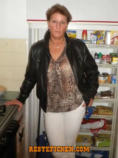 Devote MILF aus Dortmund will hart gefickt werden